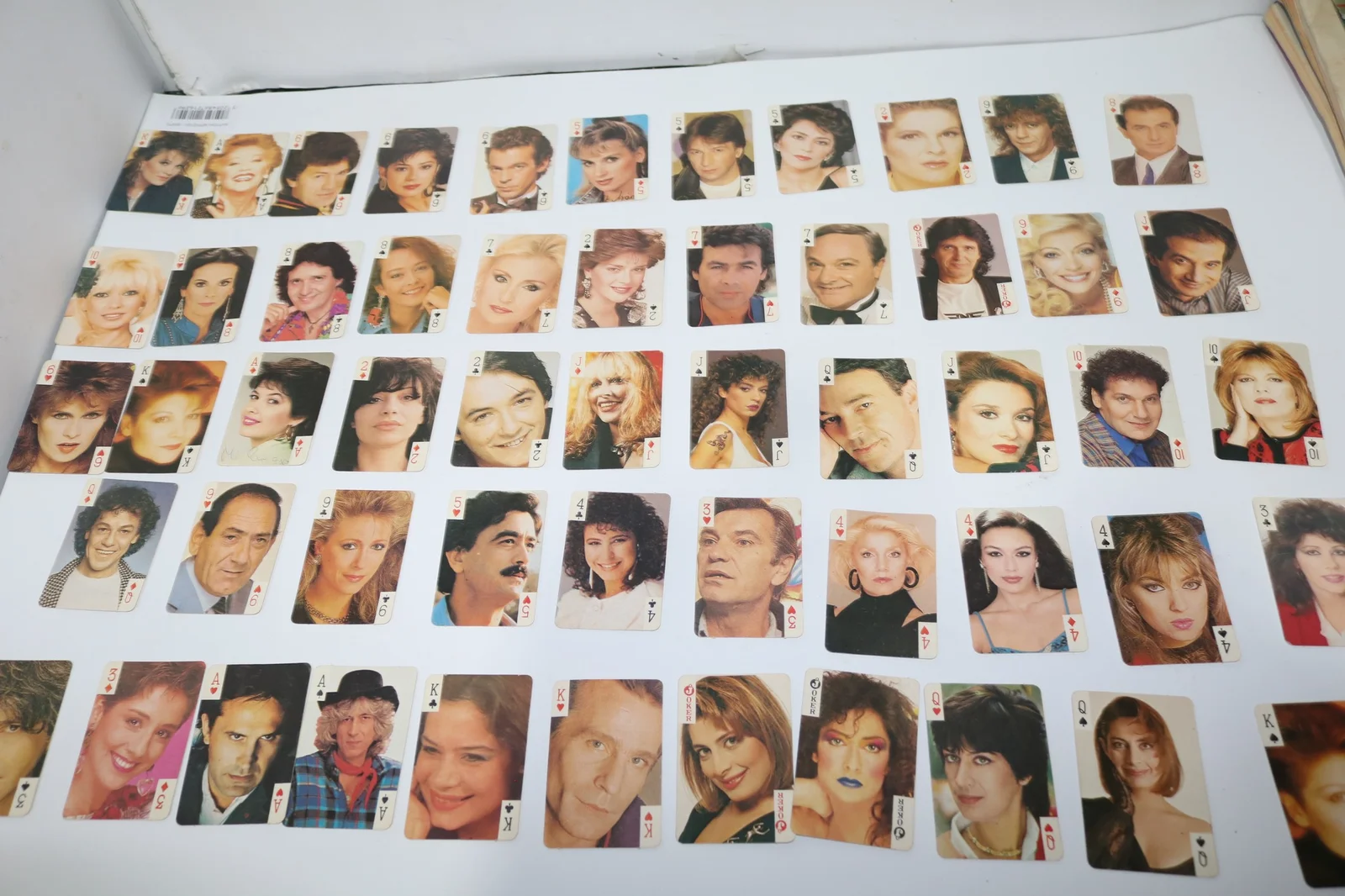 52 Χαρτάκια Τράπουλα + 2 Τζόκερ με Έλληνες Ηθοποιούς και Τραγουδιστές της Δεκαετίας του 1980