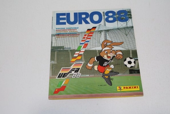 ΑΛΜΠΟΥΜ EURO 88 ΣΥΜΠΛΗΡΩΜΕΝΟ
